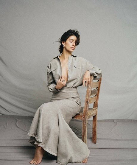 Camila Morrone model high quality img