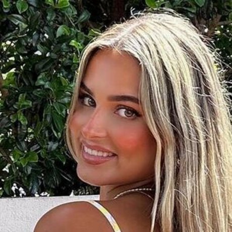 Olivia Prosser model nude picture