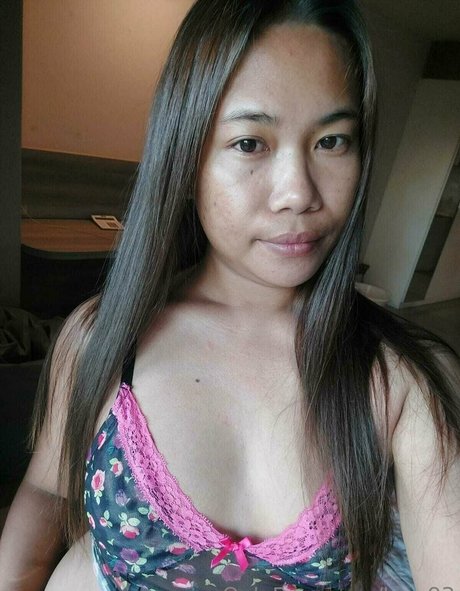 luzy93 naked model picture