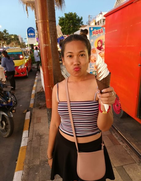 luzy93 top profile image