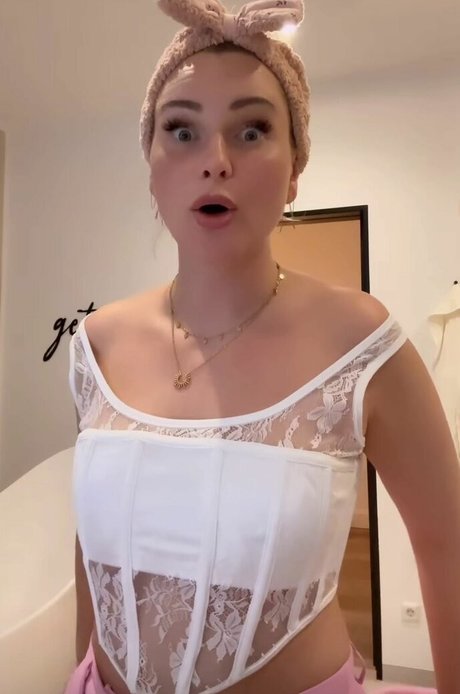 Maren Wolf art model galleries