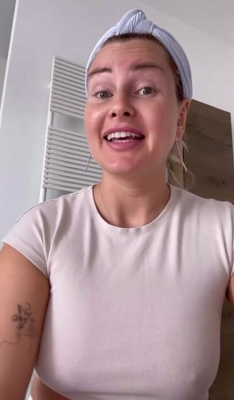 shemale fucks girl onlyfans hot nude pic