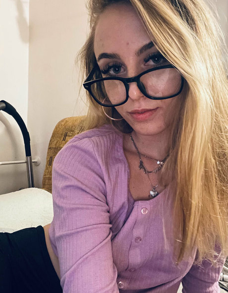 hollyclue porn actress photo