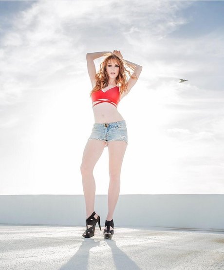 Lisa Foiles star top photos