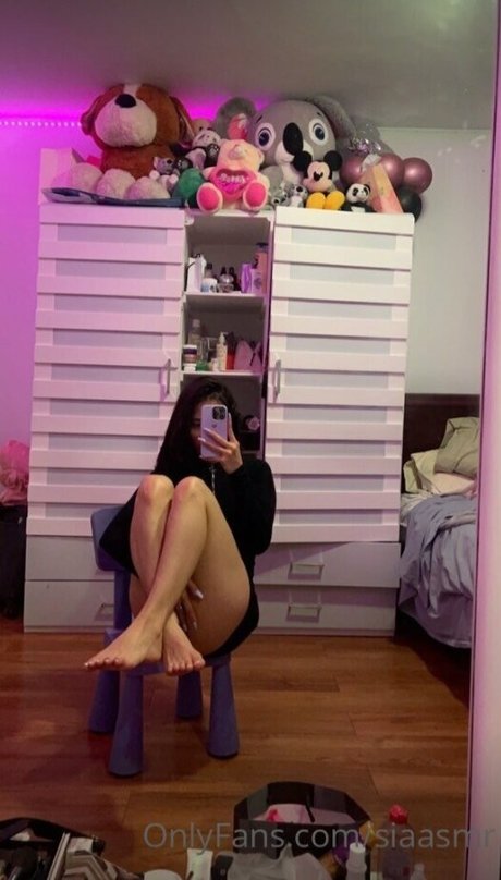 Sia ASMR pornographic model picture