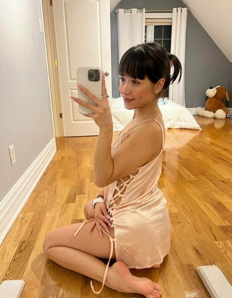 Sia ASMR hot model pictures