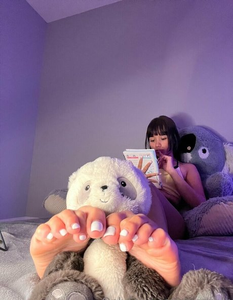 Sia ASMR hot model image