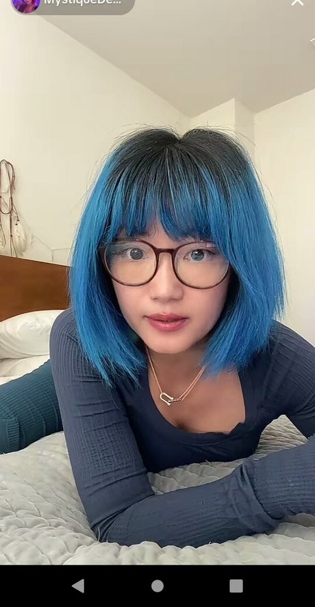 very skinny onlyfans pornographic photos