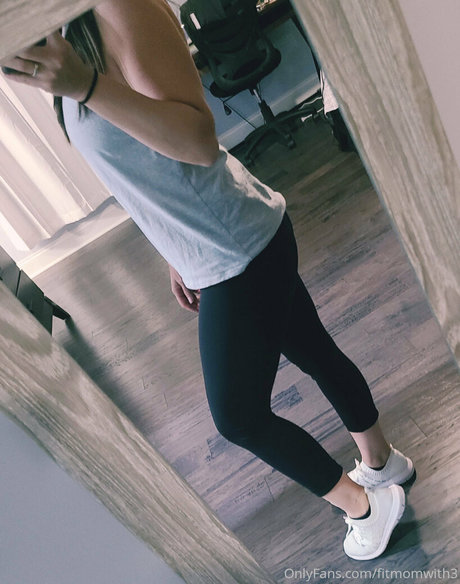 fitmomwith3 pornographic actress picture
