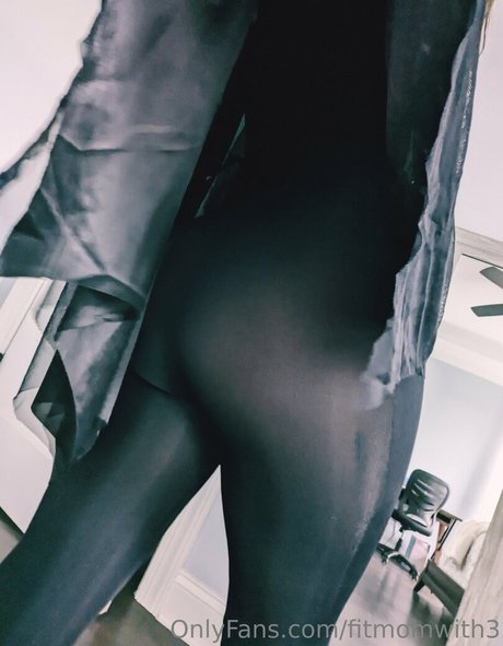 fitmomwith3 pornstar sex img