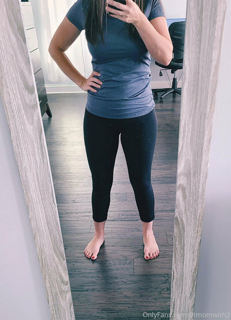 fitmomwith3 star nudes img