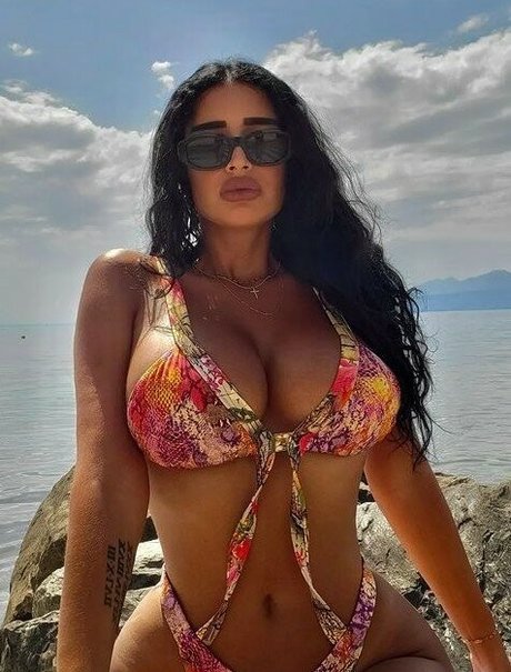 Tania Barbosa pornstar free image