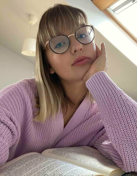 mariaholovko erotic star img