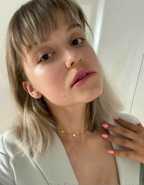 mariaholovko adult star images