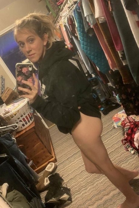 ameliabeaux naked star image