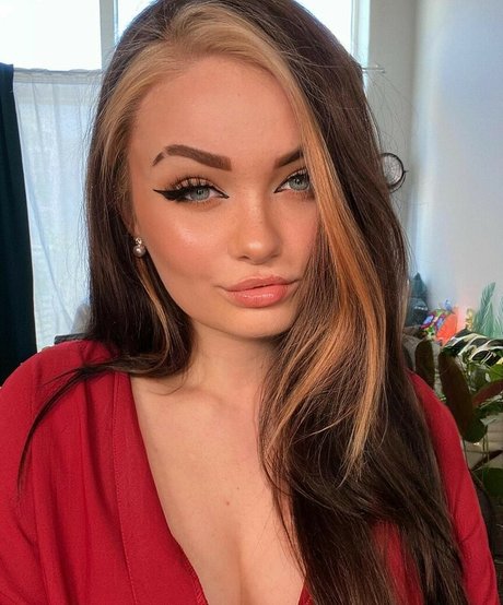 Proxyfox naked actress archive