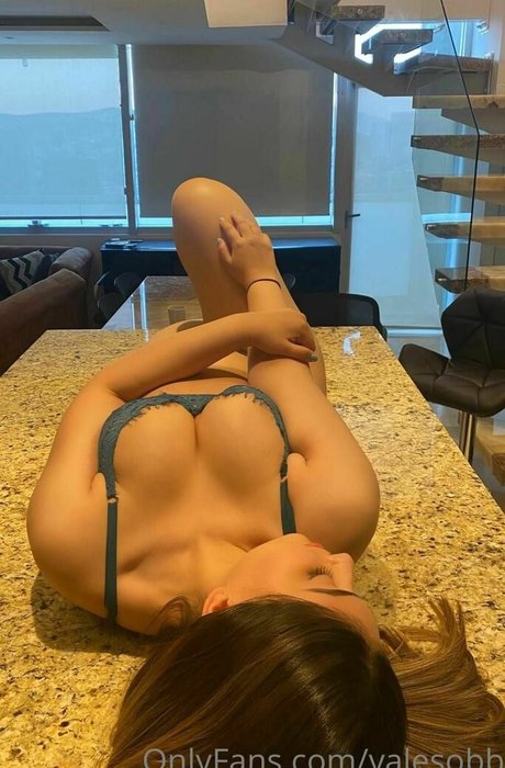 Valeria Soberon model sexy pic