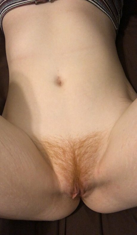 Eevee Bee nude pornstar image