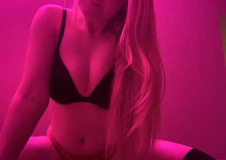 Eevee Bee pornstar erotic images