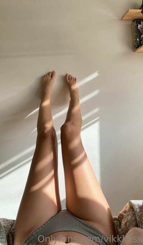 vikkkess erotic model img