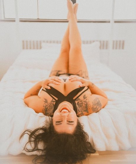 Suki Jade model images