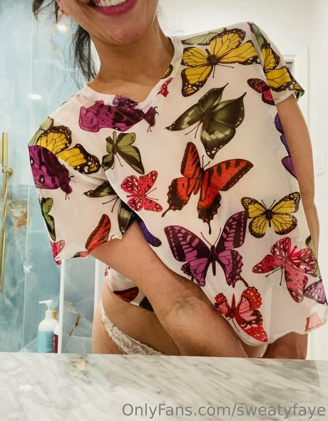 sweatyfaye model erotic pics