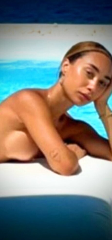 Eva Gutowski star exclusive pictures