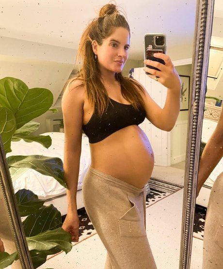 Alexandra Felstead nude model images