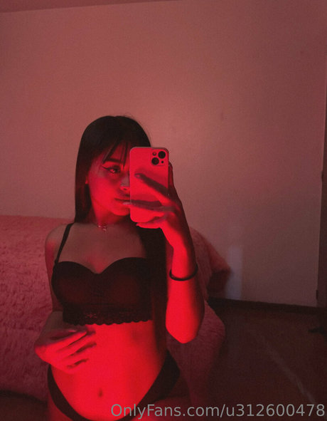 sweetiealiciaperez beautiful model photo