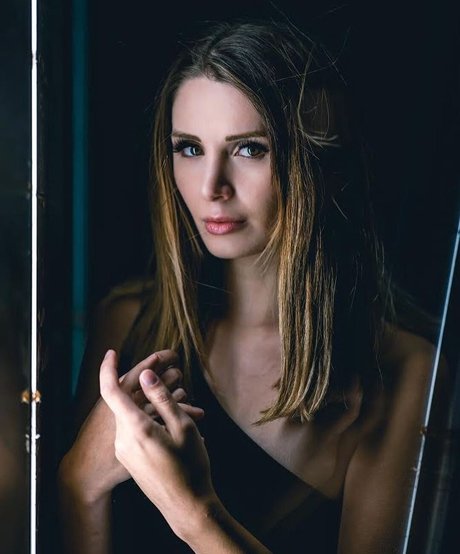 Lauren Southern art star images