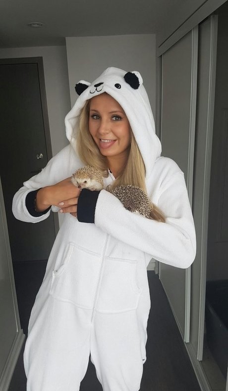 Lauren Southern pornstar top img