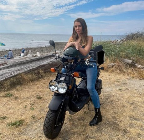 Lauren Southern star hot galleries
