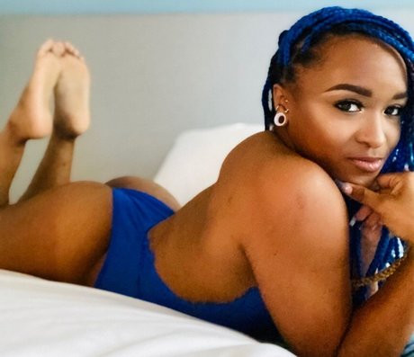 Kiera Hogan sex model pic