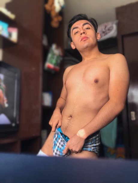 Leonel naked star img
