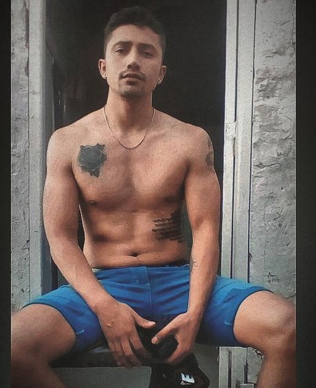 Leonardo Maximiliano model adult pictures