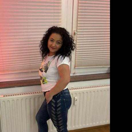 Little Maya19 sexy actress gallery