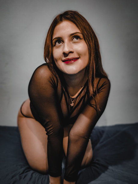 Lindasy Thompson erotic actress photo