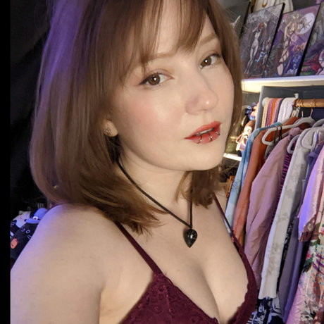 Lilith Mae Pale Pierced Petite w pornographic star images