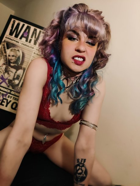 Lilith white erotic model pic