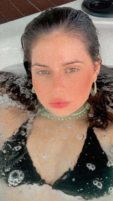 Isabele Mariano  art star pics