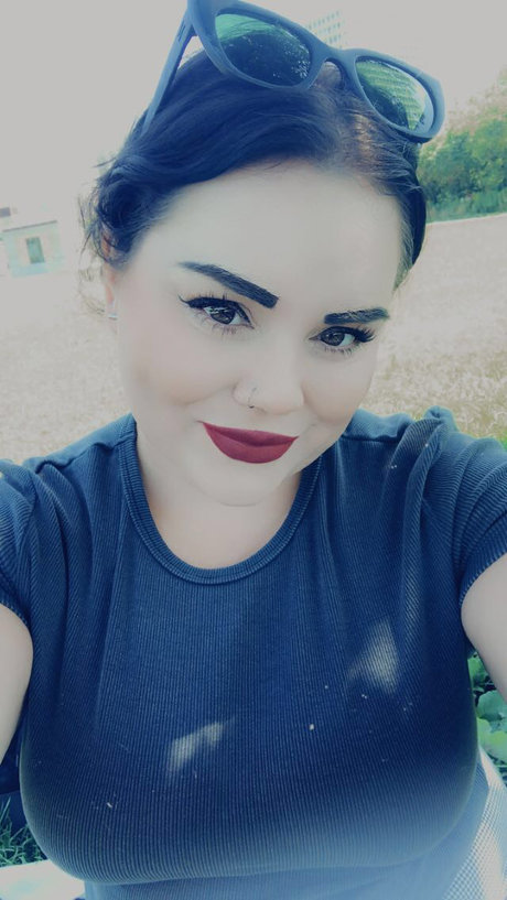 Maggiepie model beautiful img