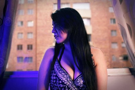 Bell Vicious adult model photos