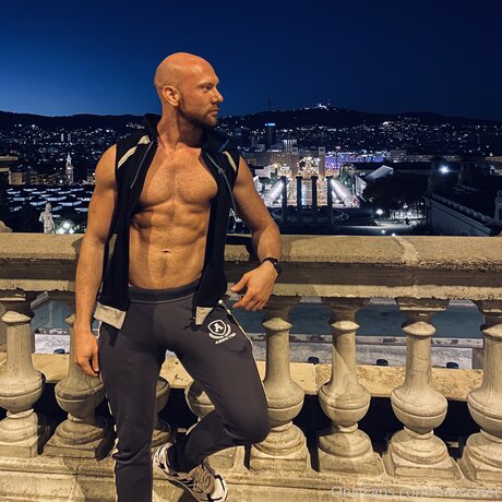Max Zarec XXL nude model image