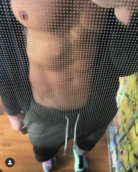 Mikehugecock star nude archive