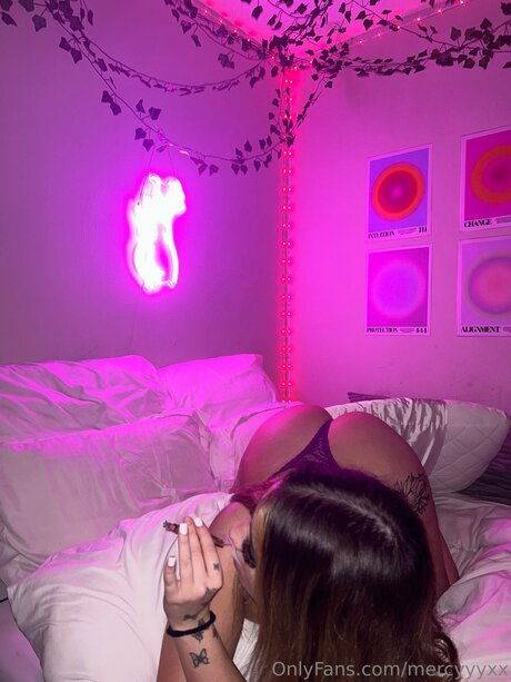 mercyyyxx erotic model archive