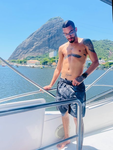 Marlon Brayan pretty model pictures