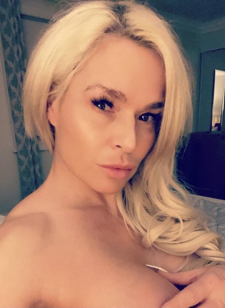 AuroraB star sexy images