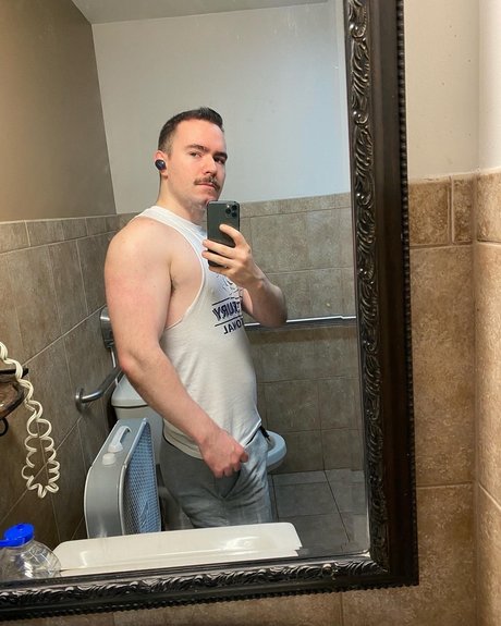 MusclesInstalling xxx pornstar picture