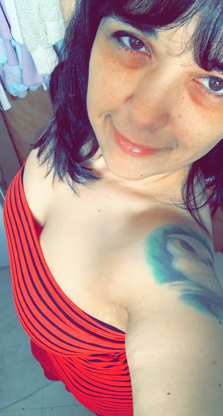 Munchkin Bomb Shell pornstar free photos