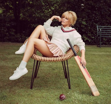 Kylie Minogue star erotic gallery